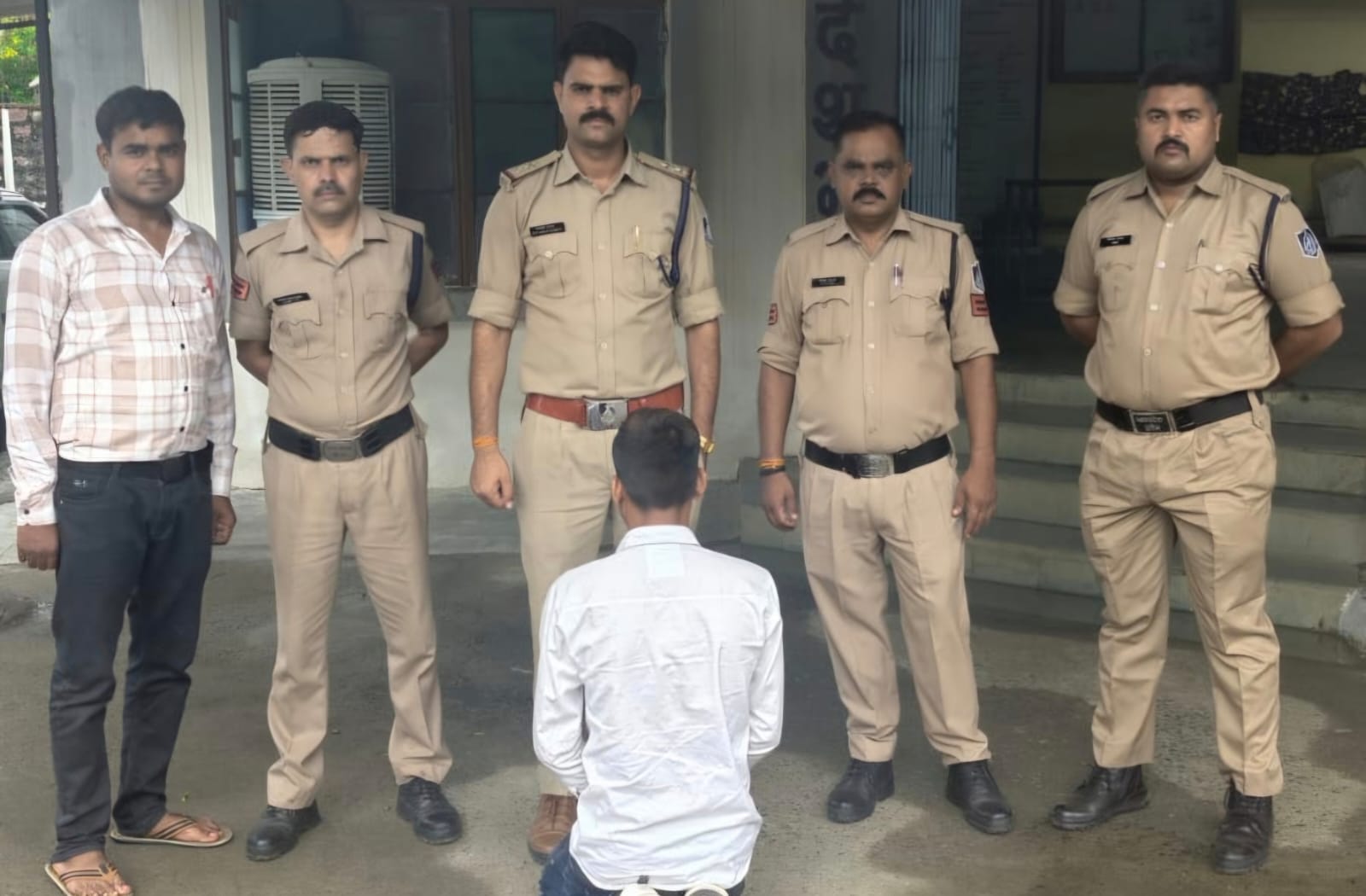 वार्ड बॉय निकला अवैध जुआ फड़ का मुख्य संचालक, फरारी के बाद सुरखी पुलिस ने दबोचा
