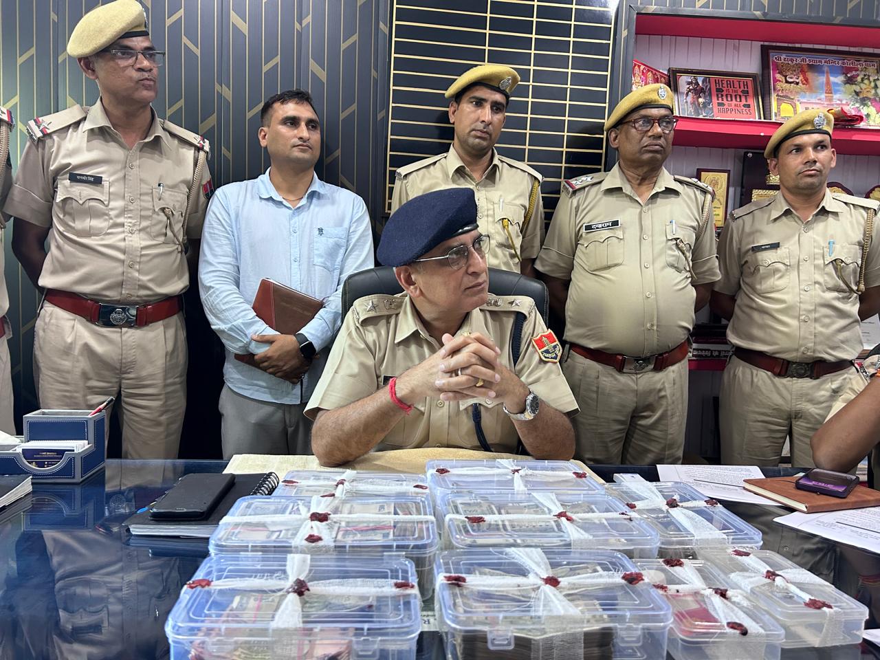 नीमराना में अंतरराज्यीय नकबजन गैंग का भंडाफोड़, सोनी समेत तीन आरोपी गिरफ्तार